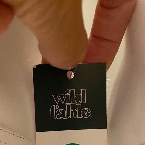 Pointed Toe White Kitten Heeled Boots - Picture 3 of 9